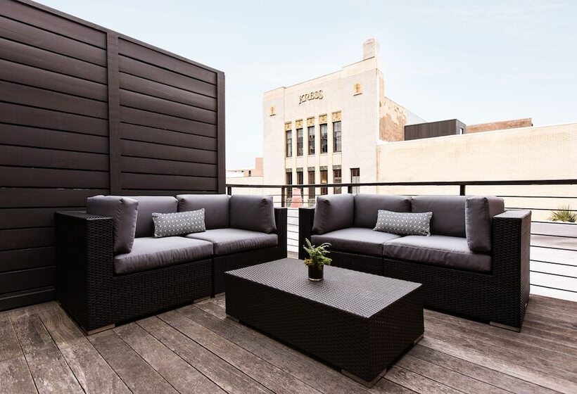 ホテル The Restoration