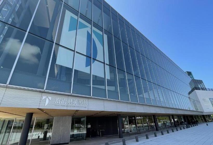 Отель Toyoko Inn Toyama Ekimae Takara-machi