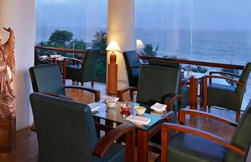 בית מלון כפרי Gokulam Grand Turtle On The Beach