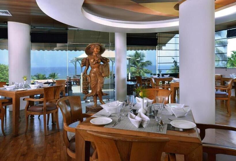 בית מלון כפרי Gokulam Grand Turtle On The Beach