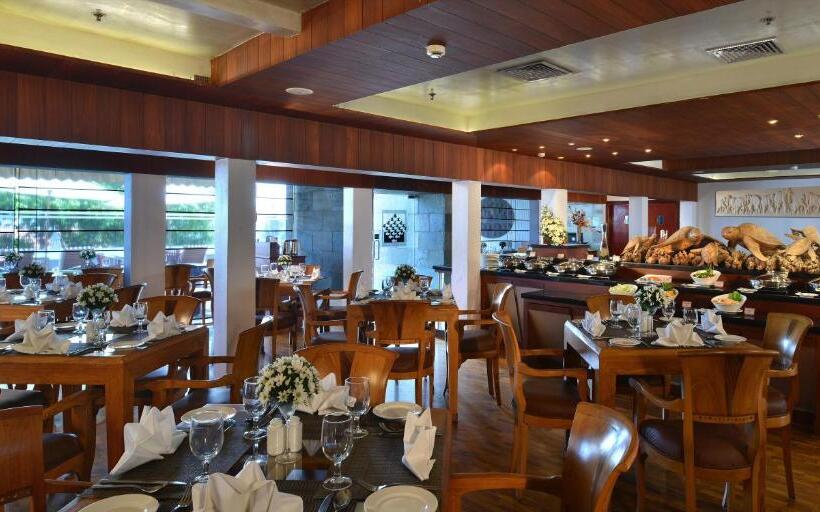 בית מלון כפרי Gokulam Grand Turtle On The Beach