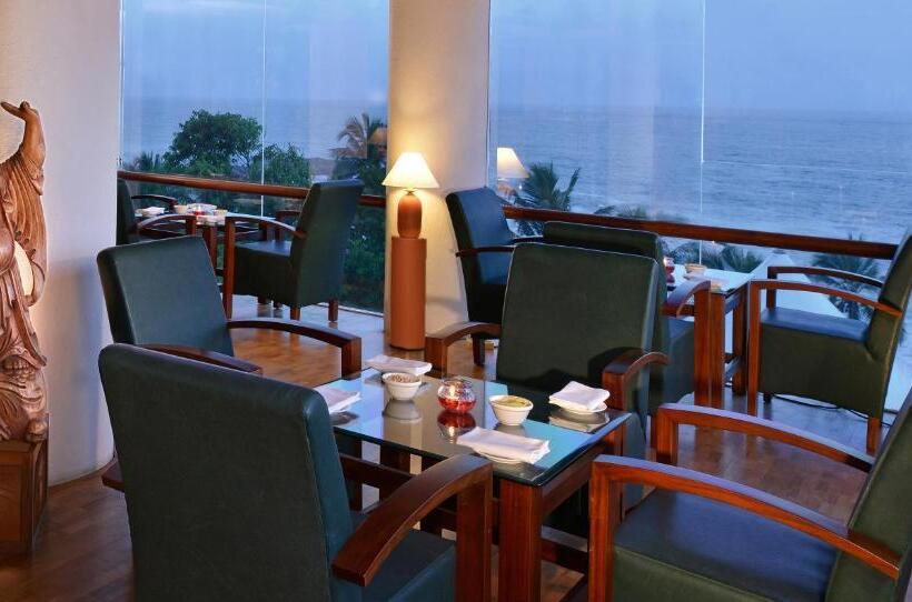 فندق Gokulam Grand Turtle On The Beach