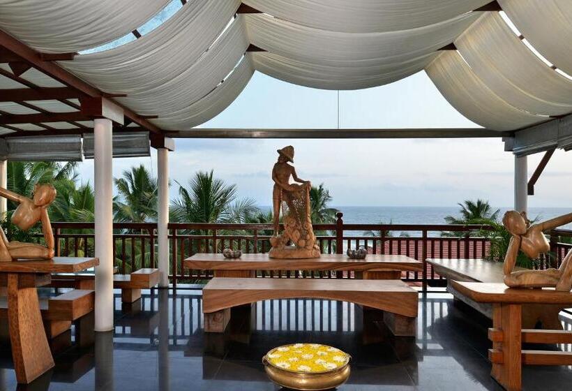 فندق Gokulam Grand Turtle On The Beach