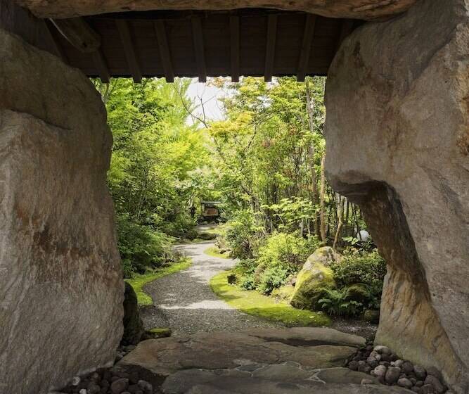 Hotel Yufuin Besso Shikisai