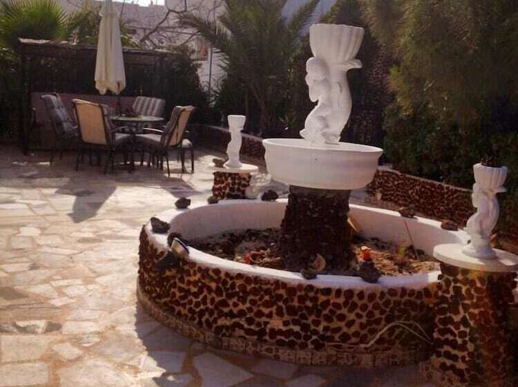 بنسيون Villa Livadaros