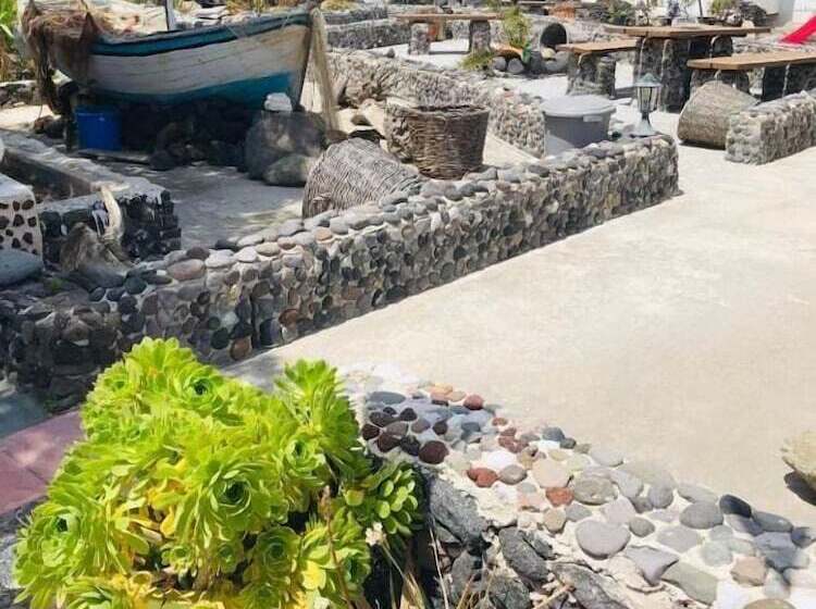 بنسيون Villa Livadaros