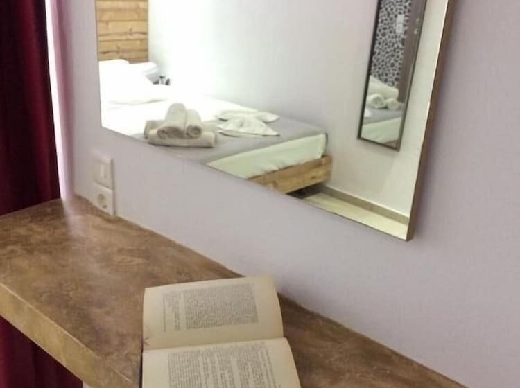 بنسيون Villa Livadaros