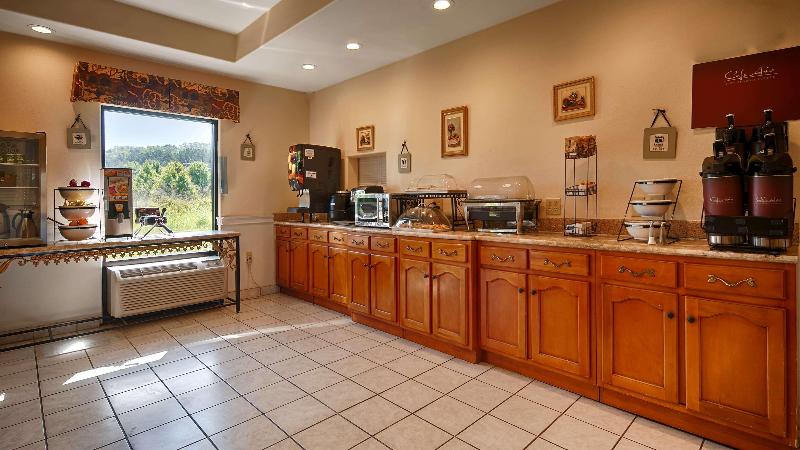 Best Western Plus Bass Hotel & Suites