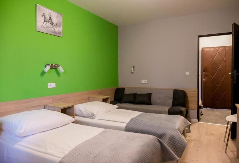 Eko Hotel Na Wierzynka & Park Pinokia