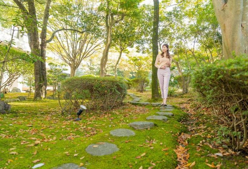 Hoho A Hotel Overlooking The Echigo Plain And The Yahiko Mountain Range Formerly Hotel Oohashi Yakat
