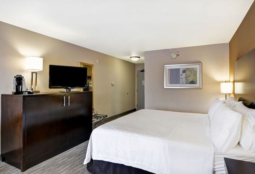 Holiday Inn Express Hotel & Suites Milwaukee New Berlin, An Ihg
