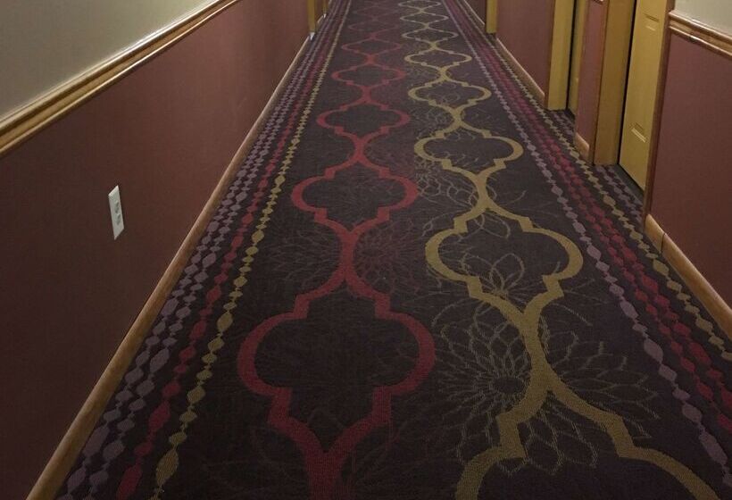 בית מלון כפרי Red Roof Inn & Suites Clinton, Ms