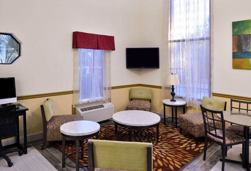 בית מלון כפרי Red Roof Inn & Suites Clinton, Ms