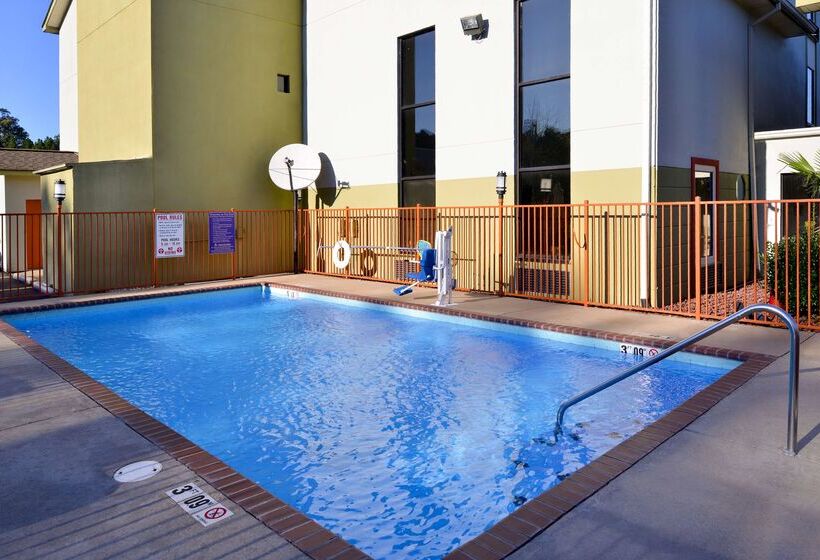 בית מלון כפרי Red Roof Inn & Suites Clinton, Ms