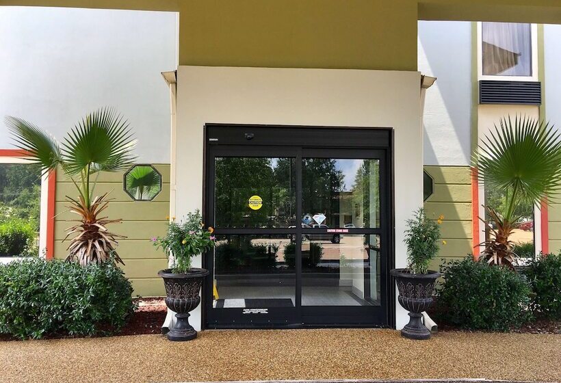 فندق Red Roof Inn & Suites Clinton, Ms