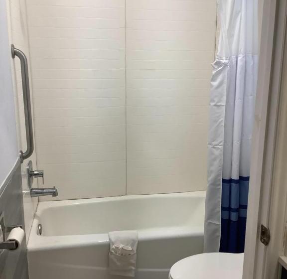 فندق Americas Best Value Inn & Suites San Benito