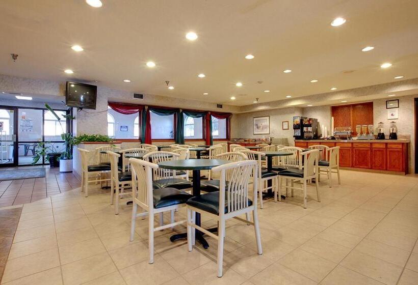 בית מלון כפרי Americas Best Value Inn And Suites Saint Charles