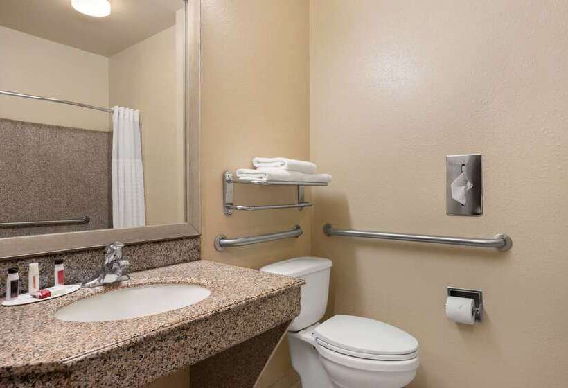 בית מלון כפרי Baymont By Wyndham Clute Lake Jackson