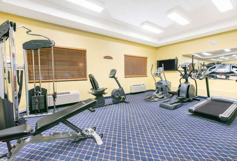 فندق Baymont By Wyndham Mccomb