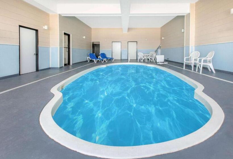 فندق Baymont By Wyndham Mccomb