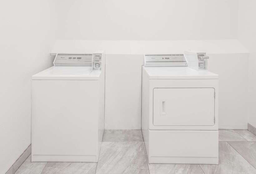 בית מלון כפרי Baymont By Wyndham Pearsall