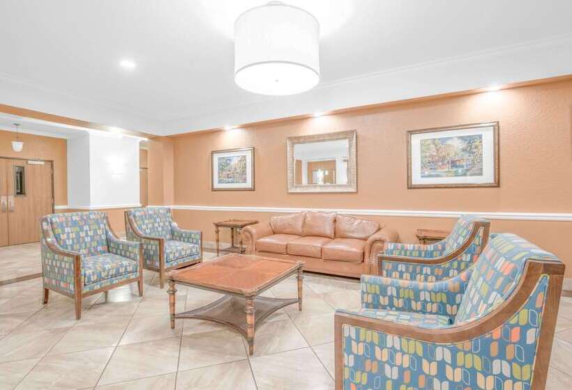 בית מלון כפרי Baymont By Wyndham Pearsall