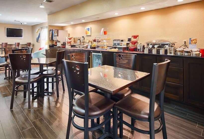 호텔 Best Western Cedar Inn