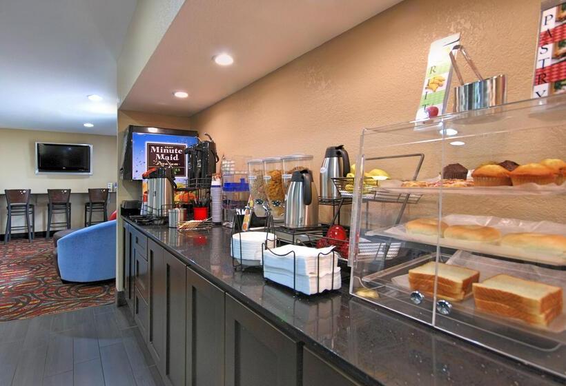 בית מלון כפרי Best Western Cedar Inn