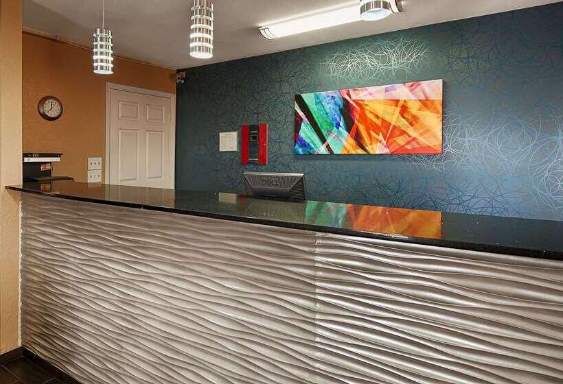 בית מלון כפרי Best Western Cedar Inn