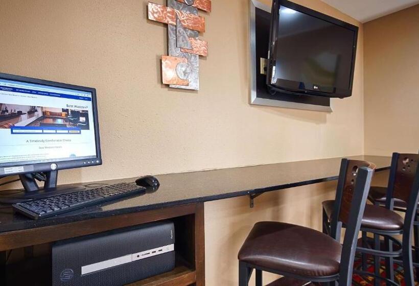 בית מלון כפרי Best Western Cedar Inn