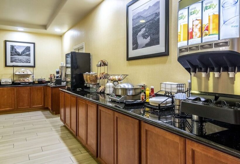 ホテル Best Western Comanche Inn