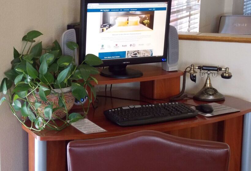 酒店 Best Western Executive Inn