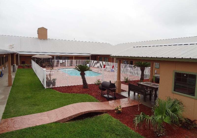 Отель Best Western Hebbronville Inn