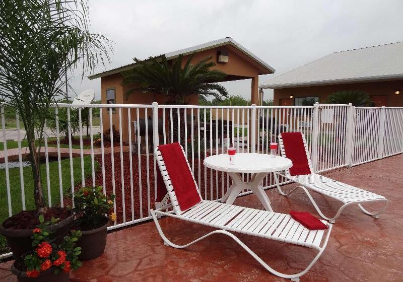 Отель Best Western Hebbronville Inn