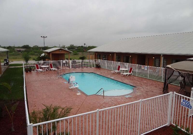 Отель Best Western Hebbronville Inn