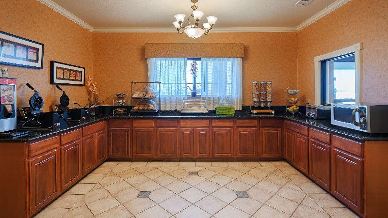 Отель Best Western Inn & Suites   Henrietta