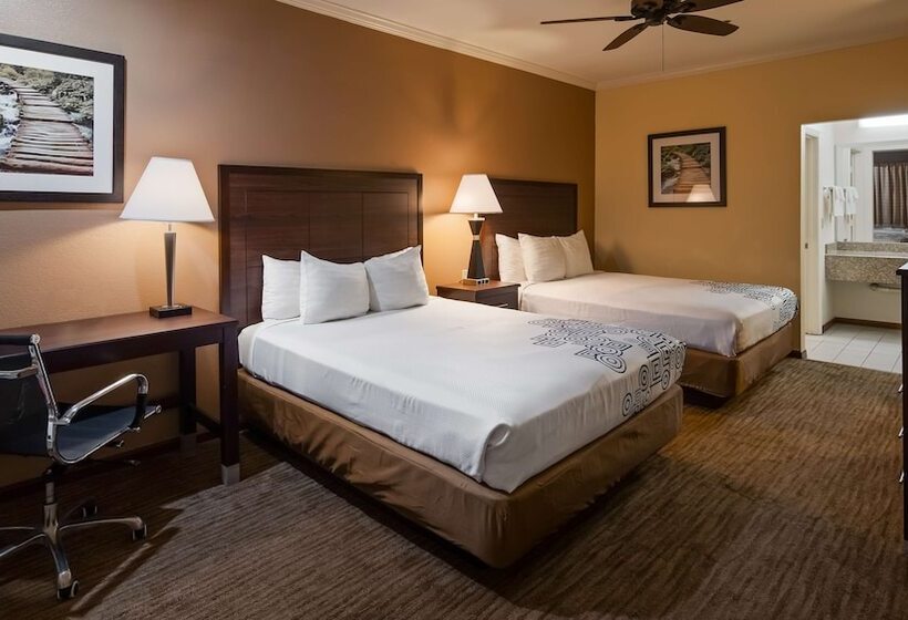 호텔 Days Inn By Wyndham Navasota