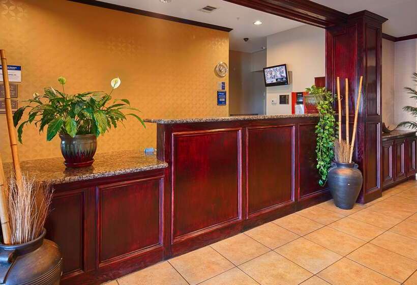 Best Western Lockhart Hotel & Suites