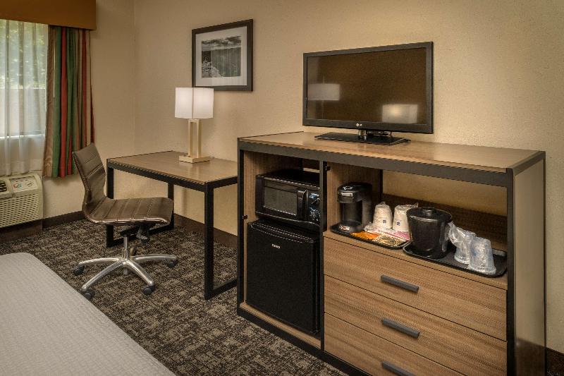 Отель Best Western Logan Inn