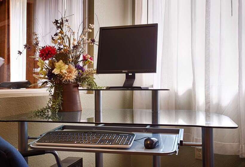 فندق Best Western Nittany Inn Milroy