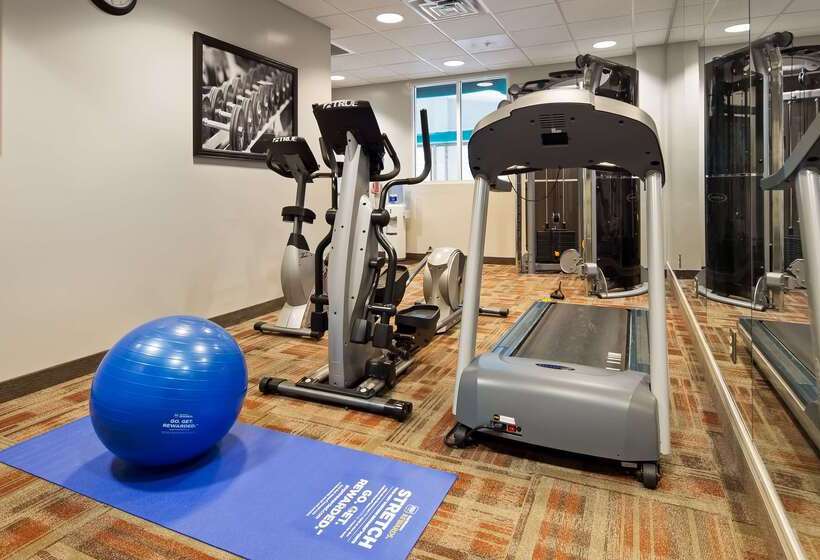 فندق Best Western Plus Crossroads Inn & Suites