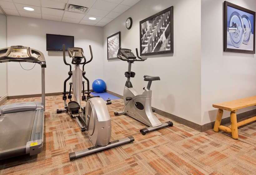 فندق Best Western Plus Crossroads Inn & Suites