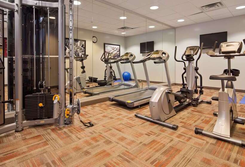 فندق Best Western Plus Crossroads Inn & Suites