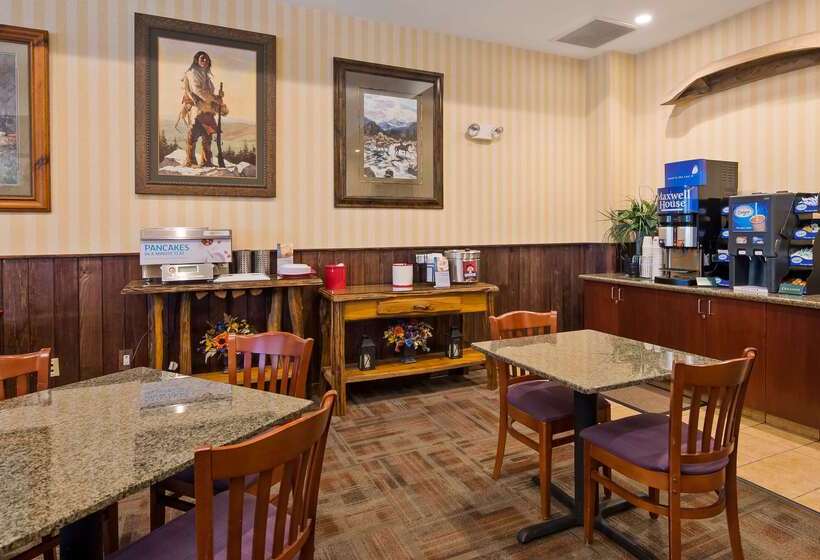 فندق Best Western Plus Crossroads Inn & Suites