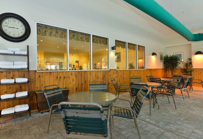 فندق Best Western Plus Crossroads Inn & Suites