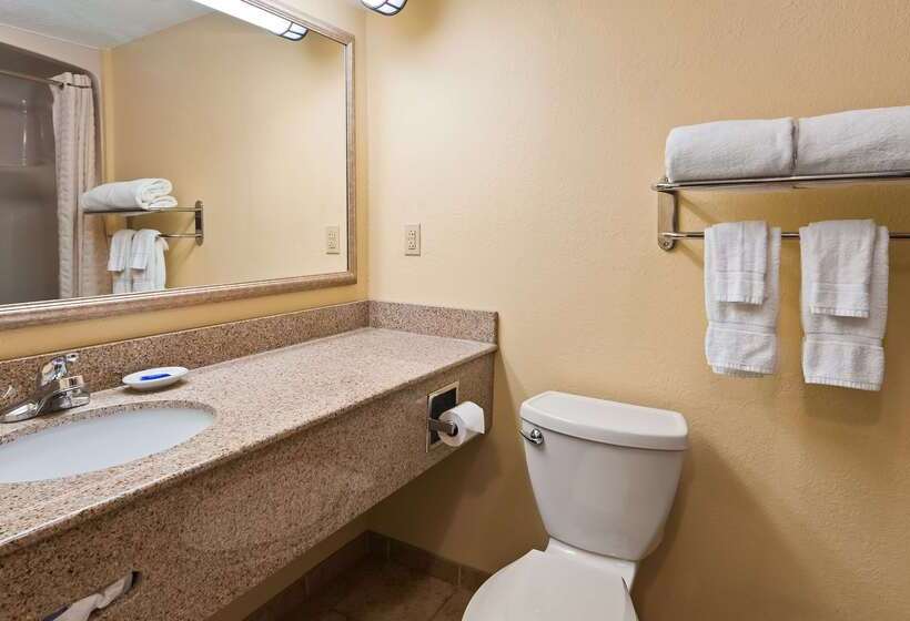 فندق Best Western Plus Crossroads Inn & Suites