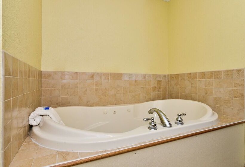 فندق Best Western Plus Crossroads Inn & Suites