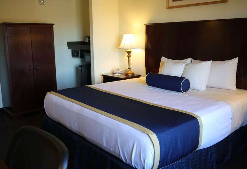 فندق Best Western Plus Crossroads Inn & Suites