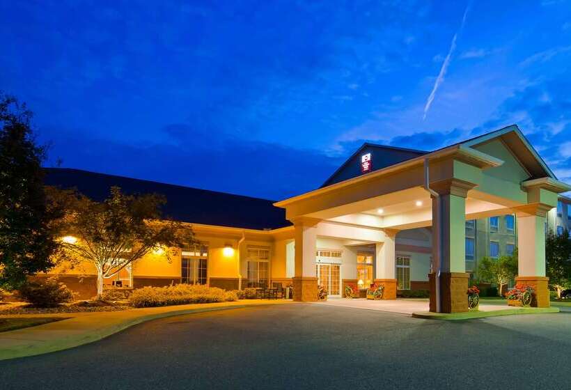 فندق Best Western Plus Crossroads Inn & Suites