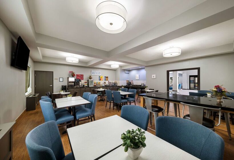 Отель Best Western Plus Lake Dallas Inn & Suites